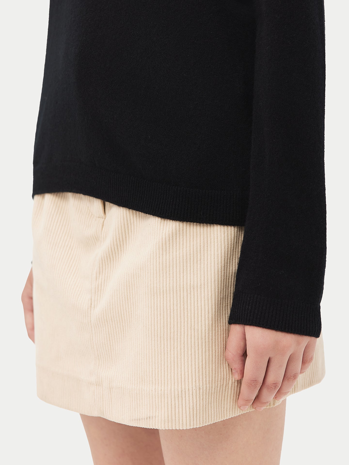 Essential Cashmere V-Neck Sweater Black - Gobi Cashmere