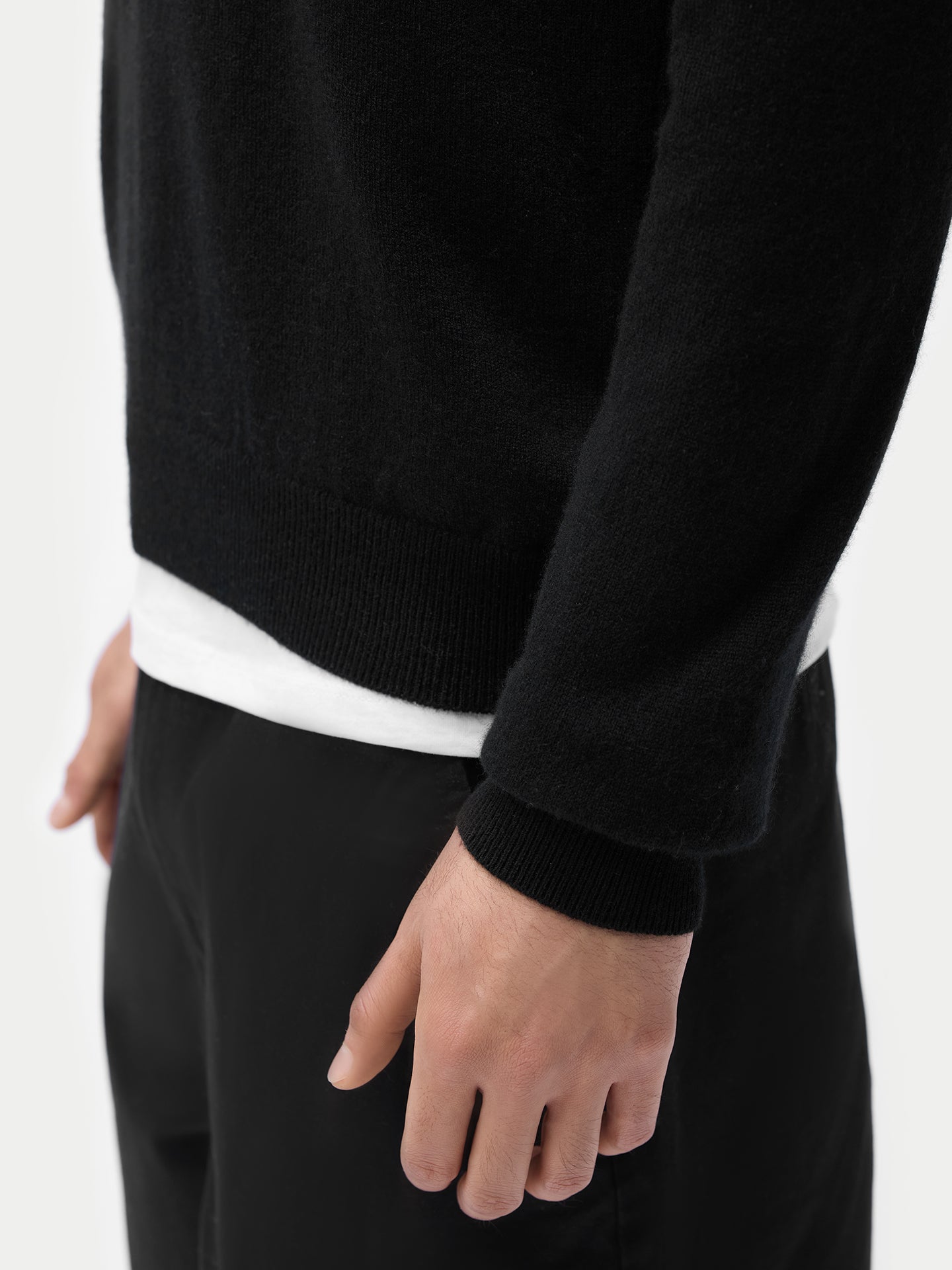 Essential V-Neck Cashmere Sweater