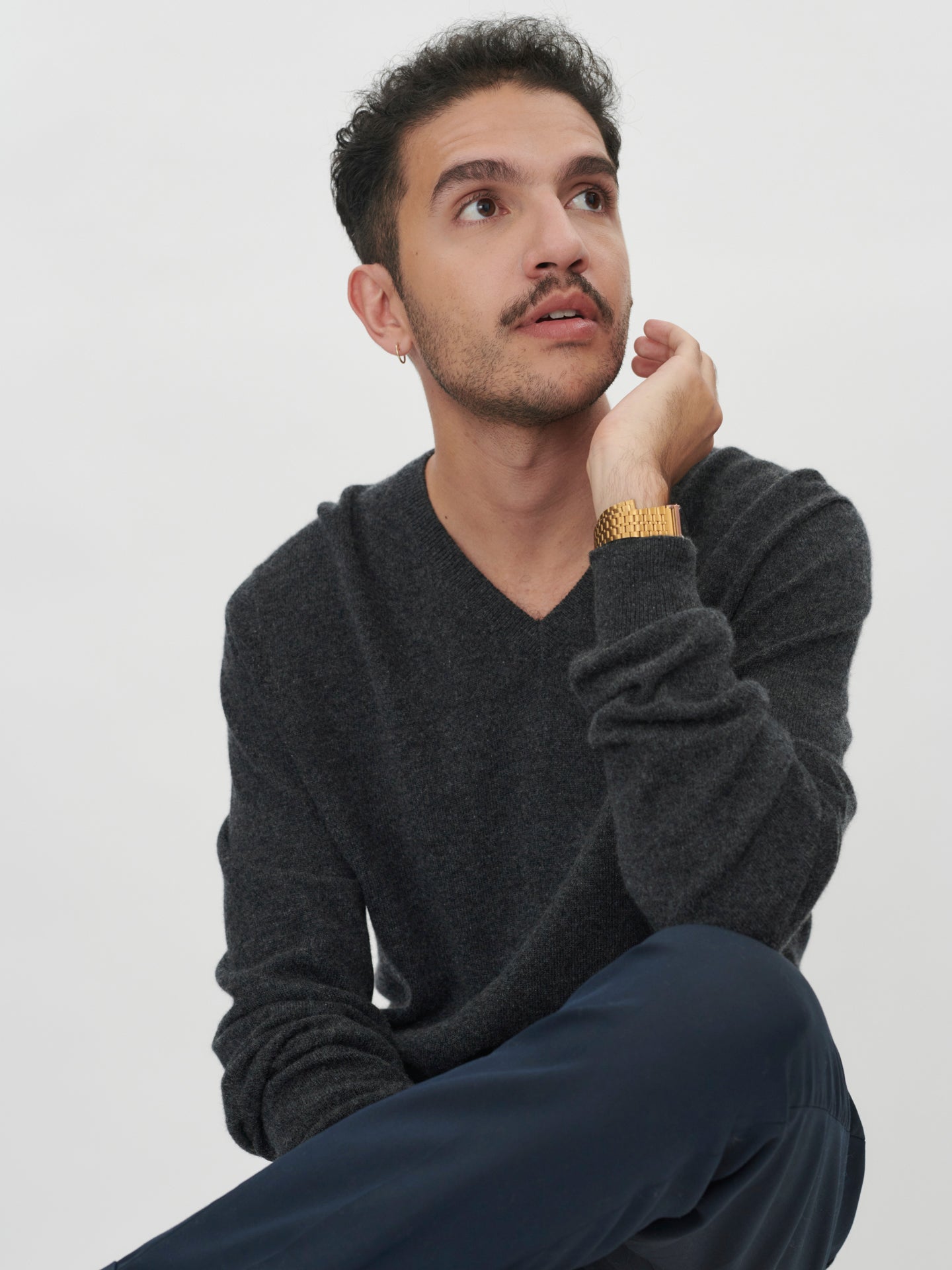 Men's Cashmere Basic V-Neck Sweater Charcoal - Gobi Cashmere