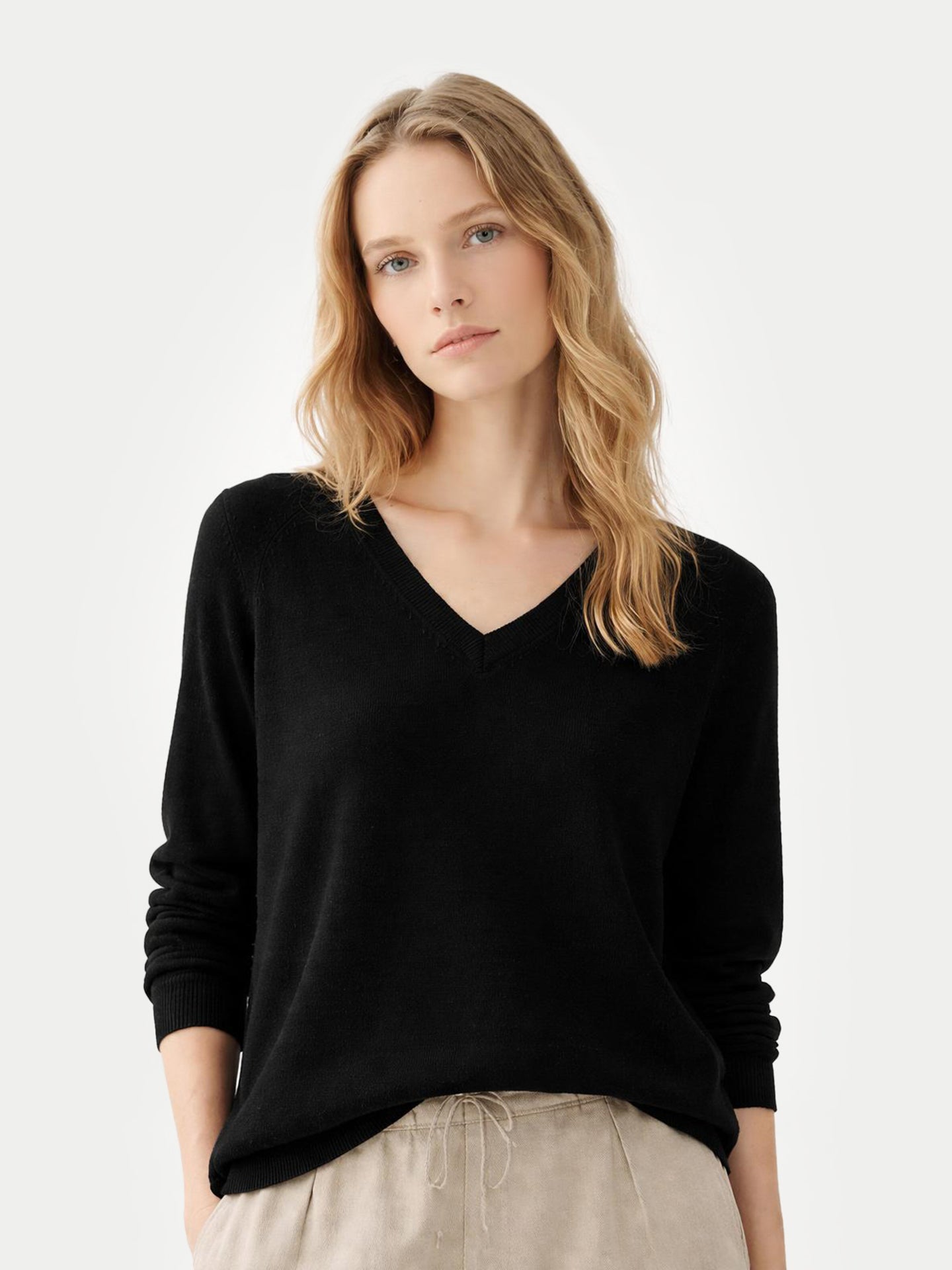 Essential Cashmere V-Neck Sweater Black - Gobi Cashmere