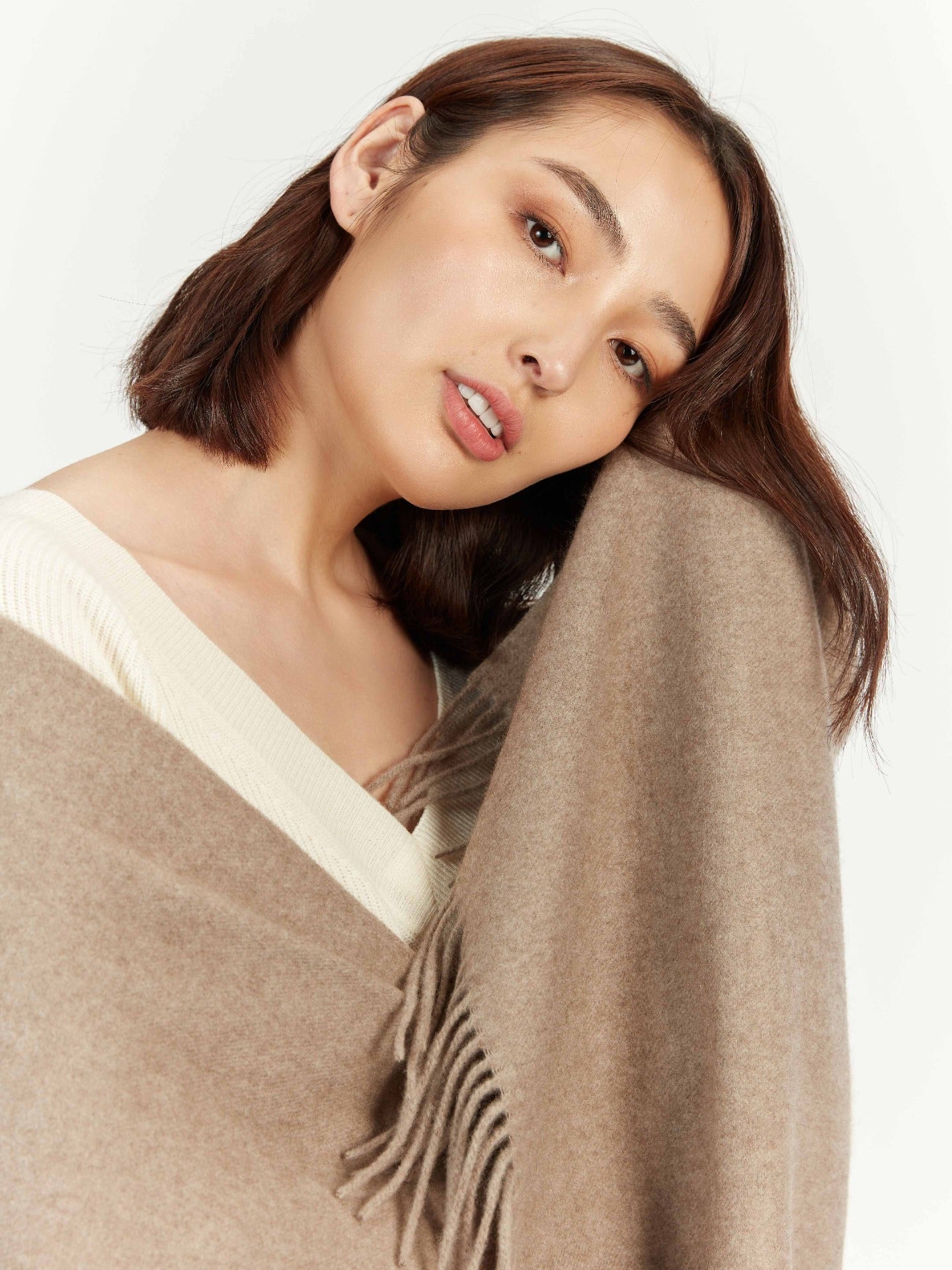 Barevný organický šátek s třásněmi