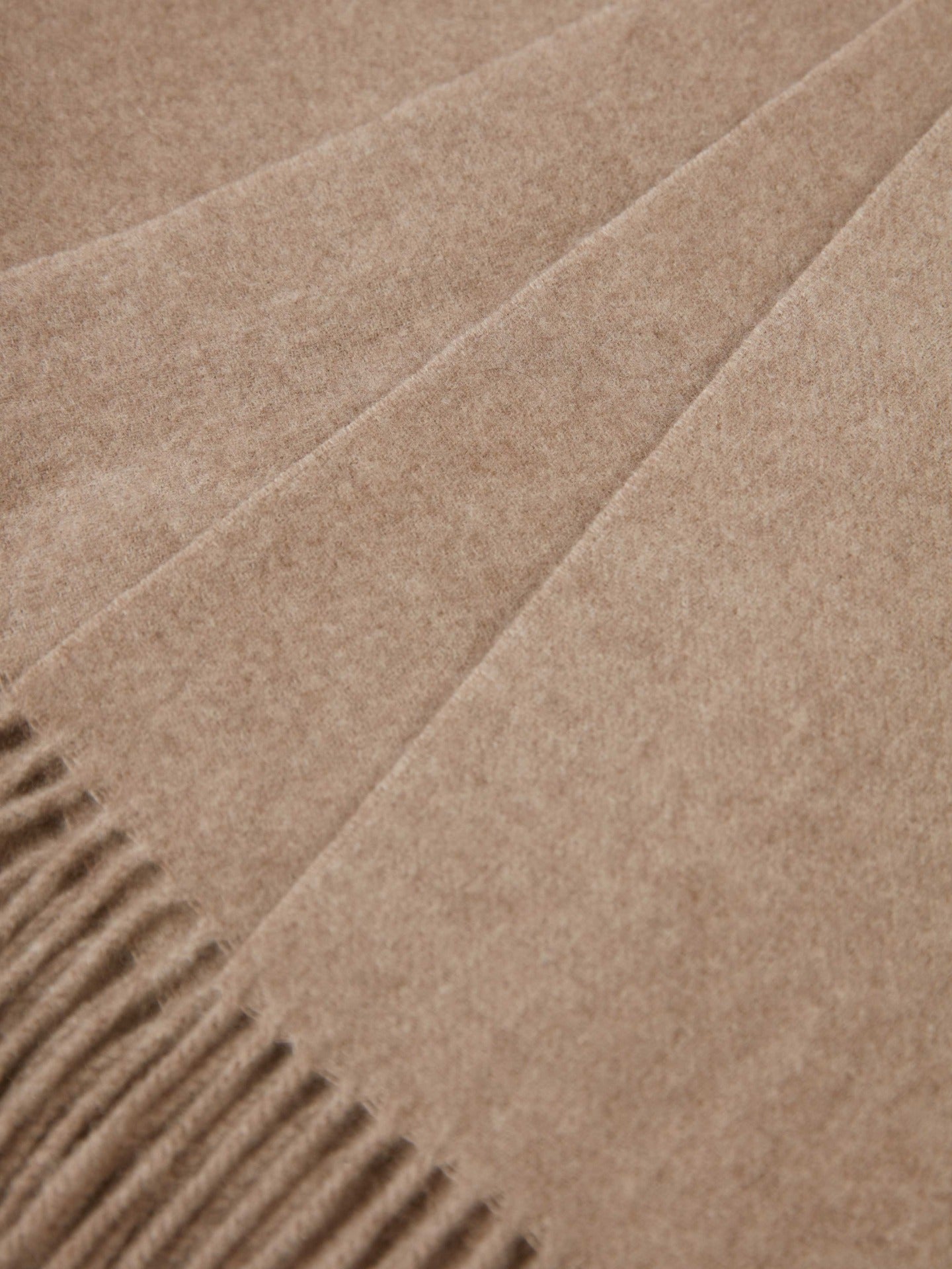 Barevný organický šátek s třásněmi