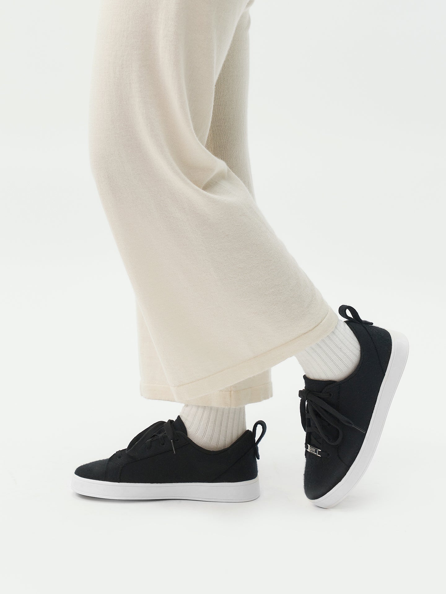 Unisex Cashmere Low Ankle Sneakers Black - Gobi Cashmere