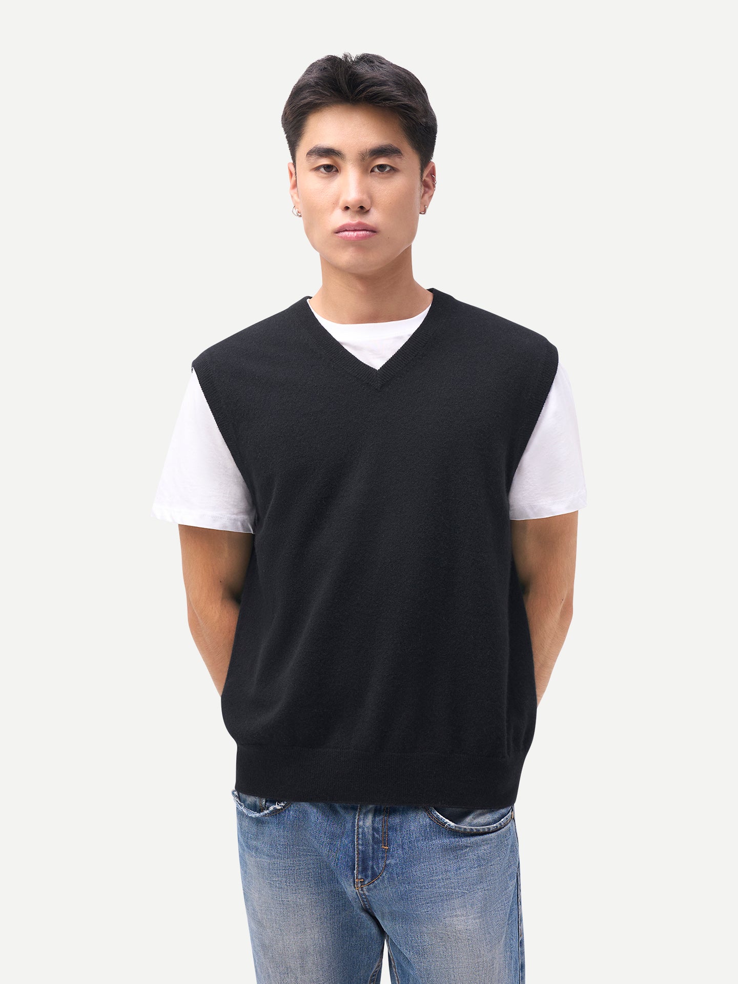 Timeless V-Neck Cashmere Vest Black - Gobi Cashmere