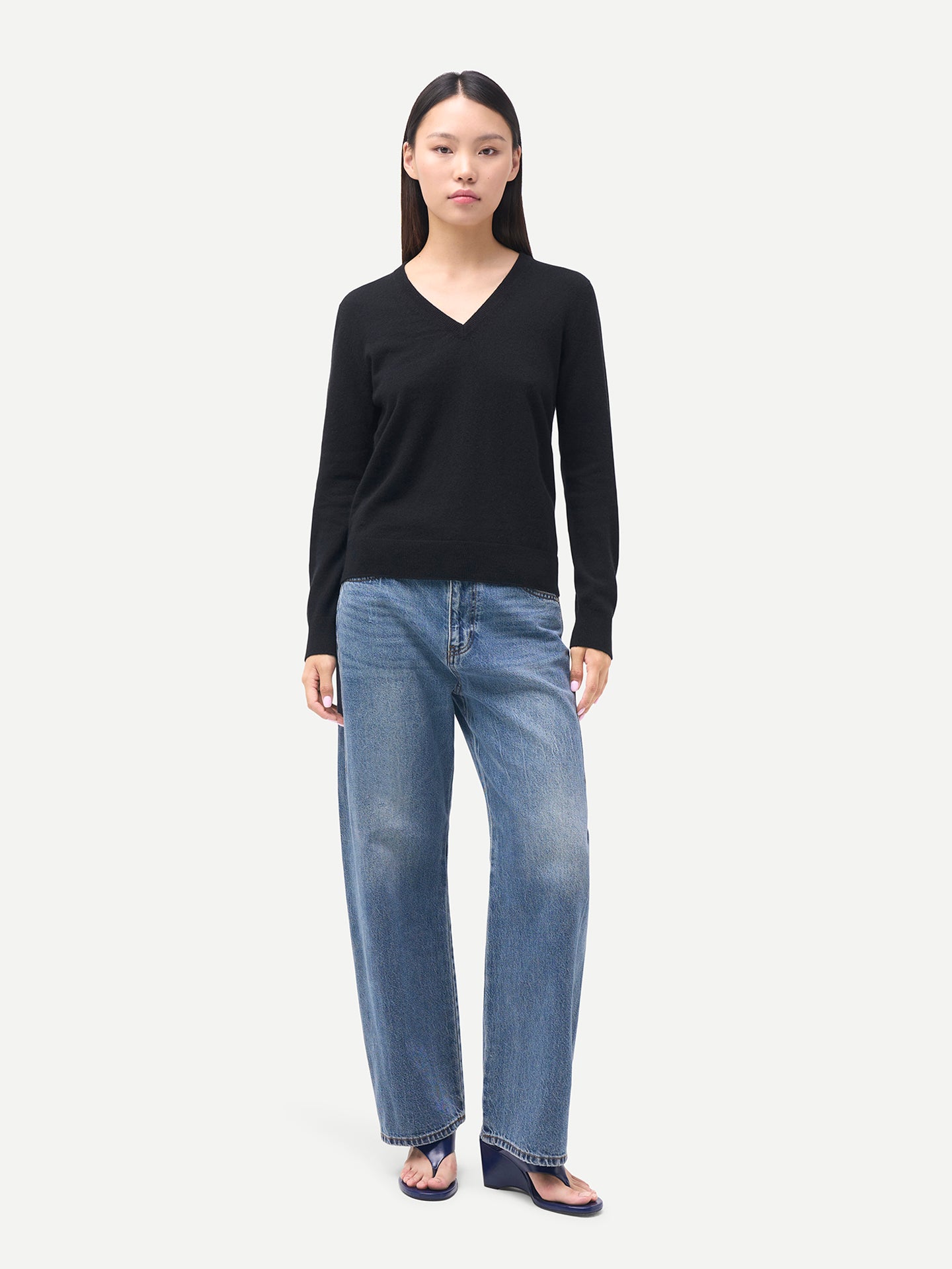 Women's Classic Cashmere V-Neck Sweater Black | GOBI Cashmere