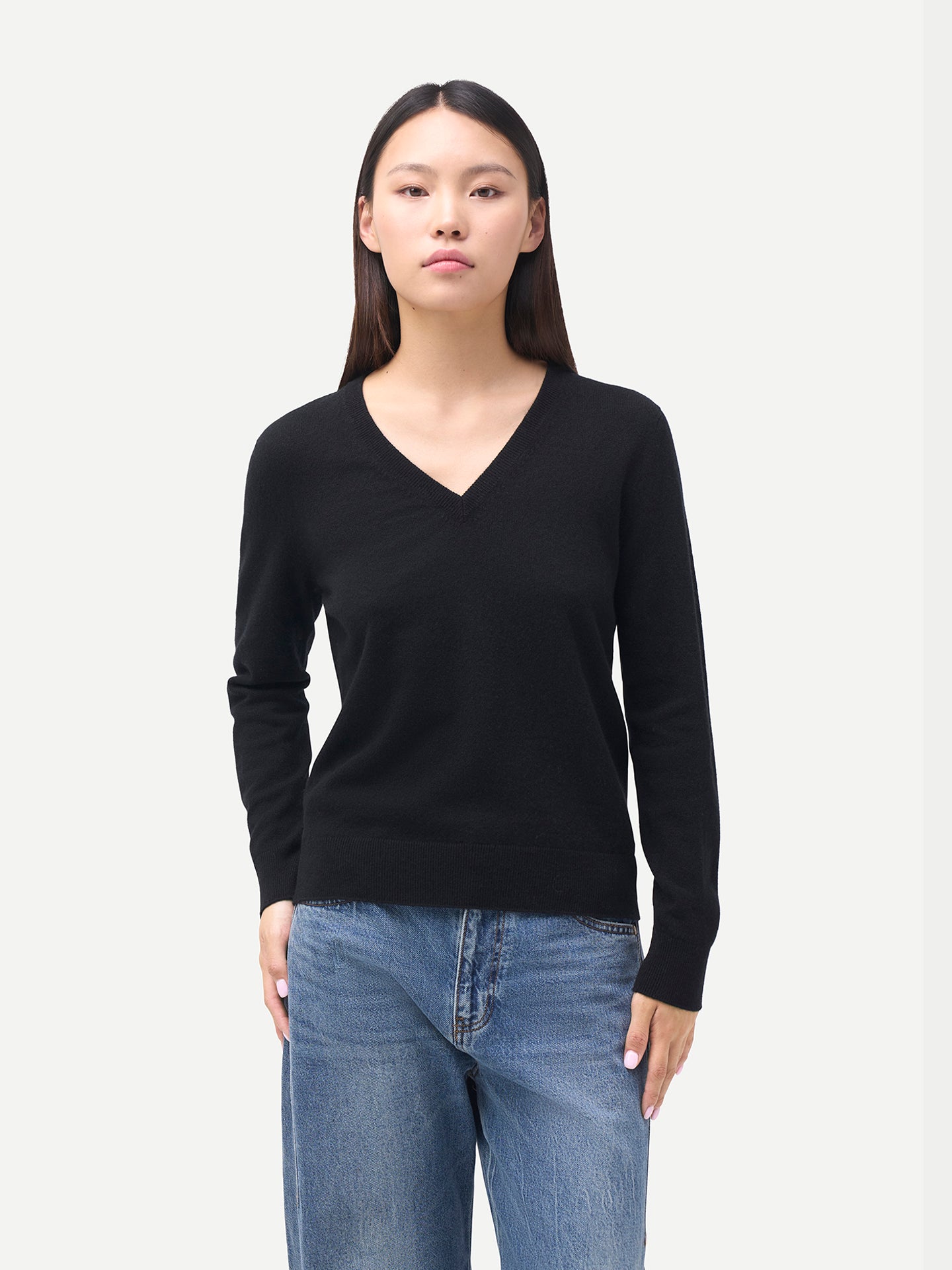 Women's Classic Cashmere V-Neck Sweater Black | GOBI Cashmere