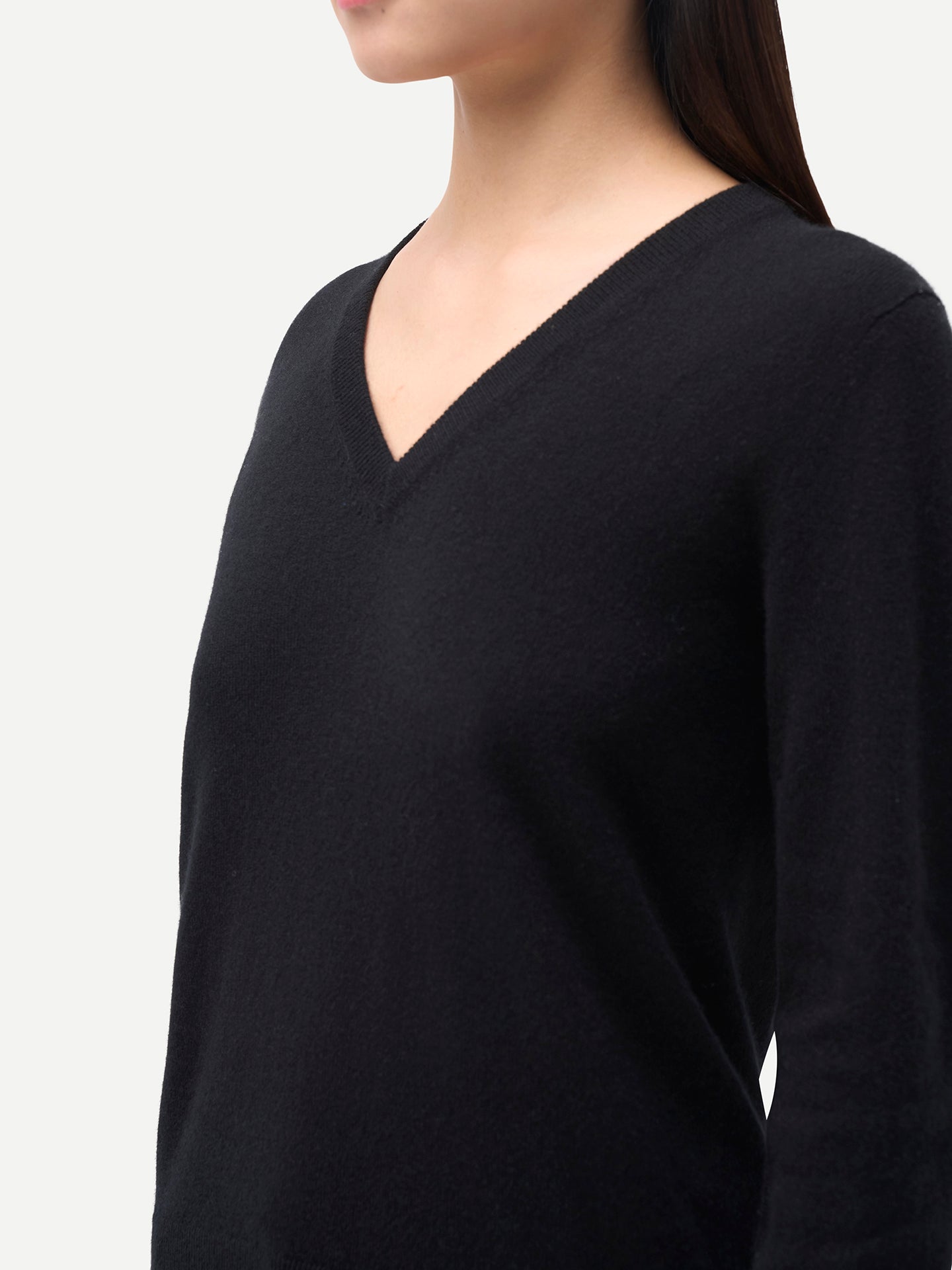 Women's Classic Cashmere V-Neck Sweater Black | GOBI Cashmere