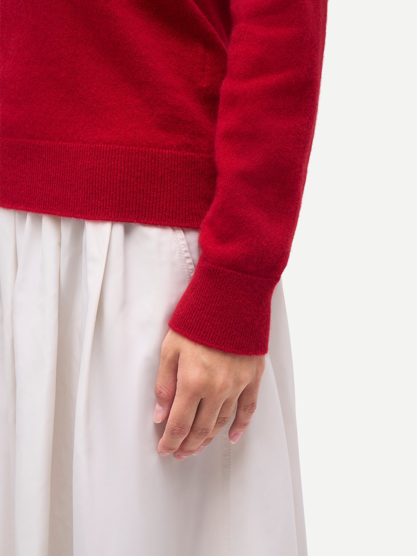 Women's Classic Cashmere V-Neck Sweater Chili Pepper| GOBI Cashmere