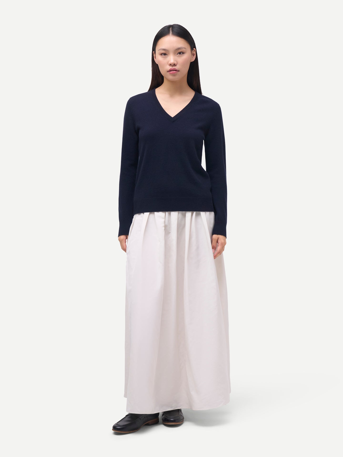Women's Classic Cashmere V-Neck Sweater Navy Blazer| GOBI Cashmere