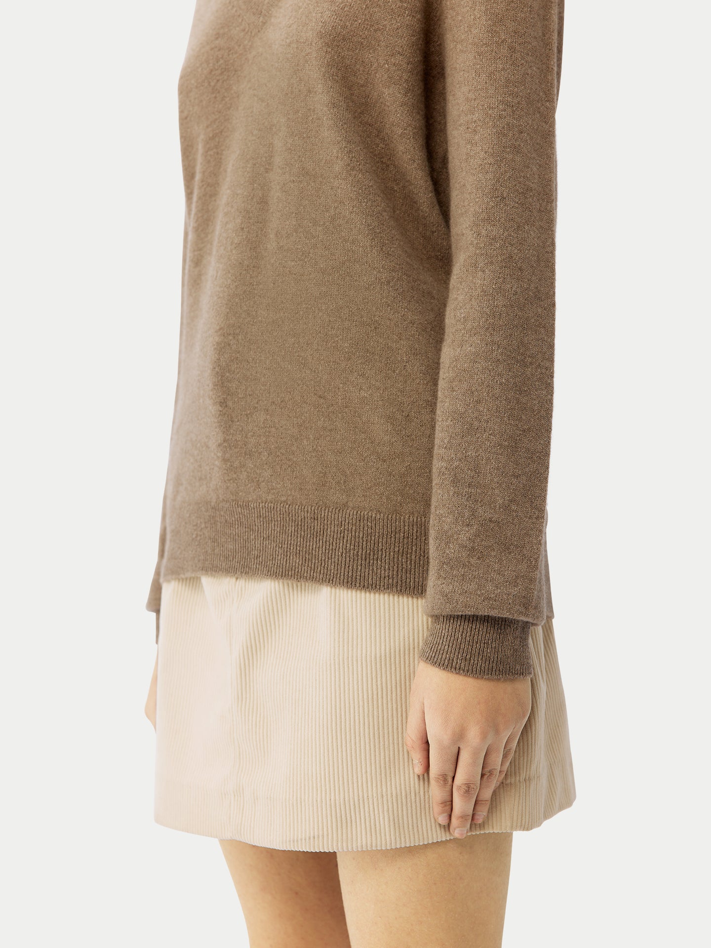 Women's Cashmere V-Neck Sweater Taupe- Gobi Cashmere