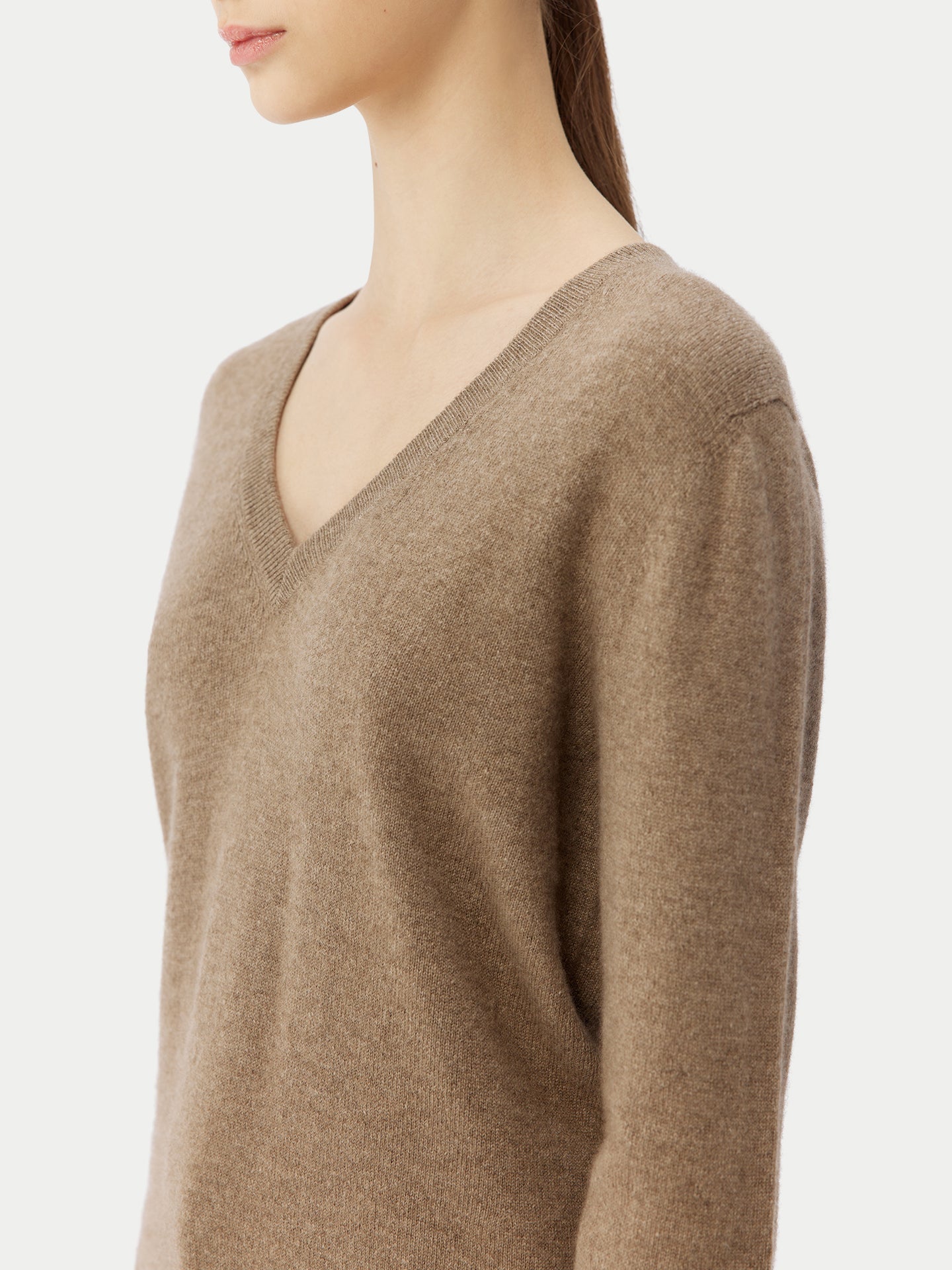 Women's Cashmere V-Neck Sweater Taupe- Gobi Cashmere