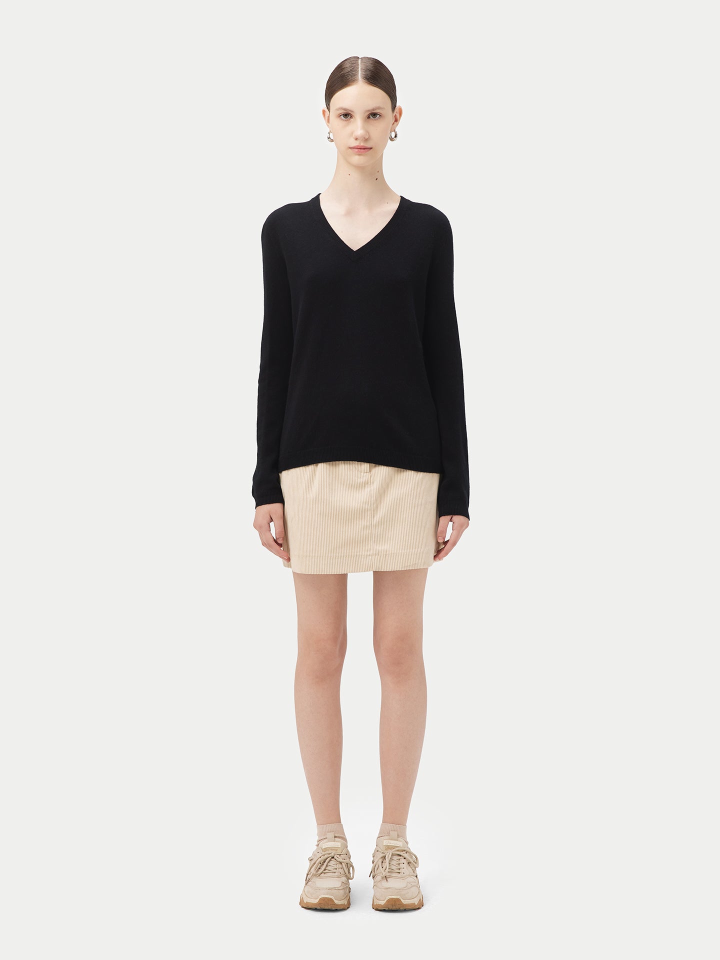 Women's Cashmere Basic V-Neck Sweater Black - Gobi Cashmere