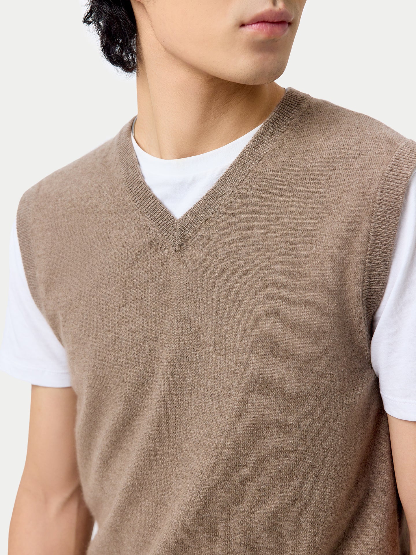 Timeless V-Neck Cashmere Vest Taupe - Gobi Cashmere