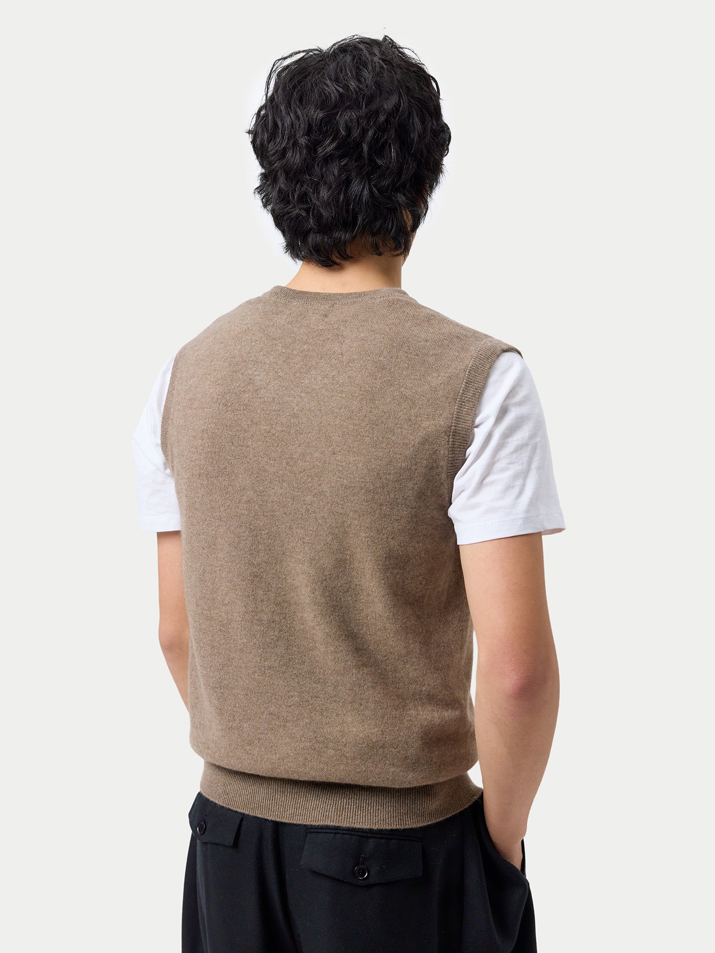 Timeless V-Neck Cashmere Vest Taupe - Gobi Cashmere