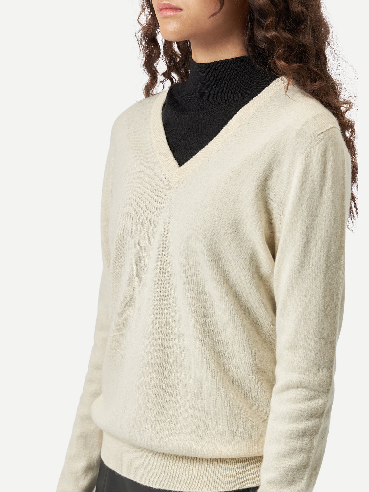 Women's Organic Cashmere Basic V-Neck Sweater Off White - Gobi Cashmere