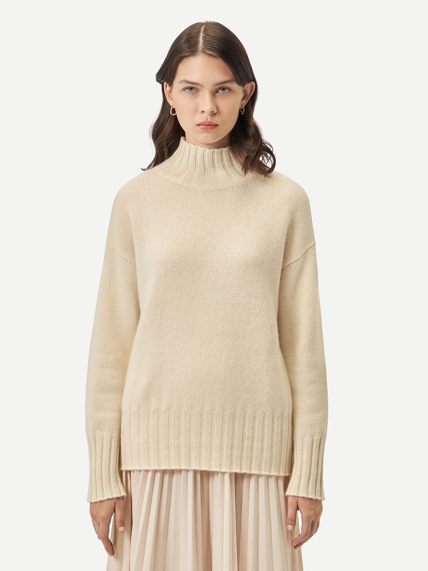 Women's Organic Colour Relaxed-Fit Cashmere Turtleneck Off White - Gobi Cashmere