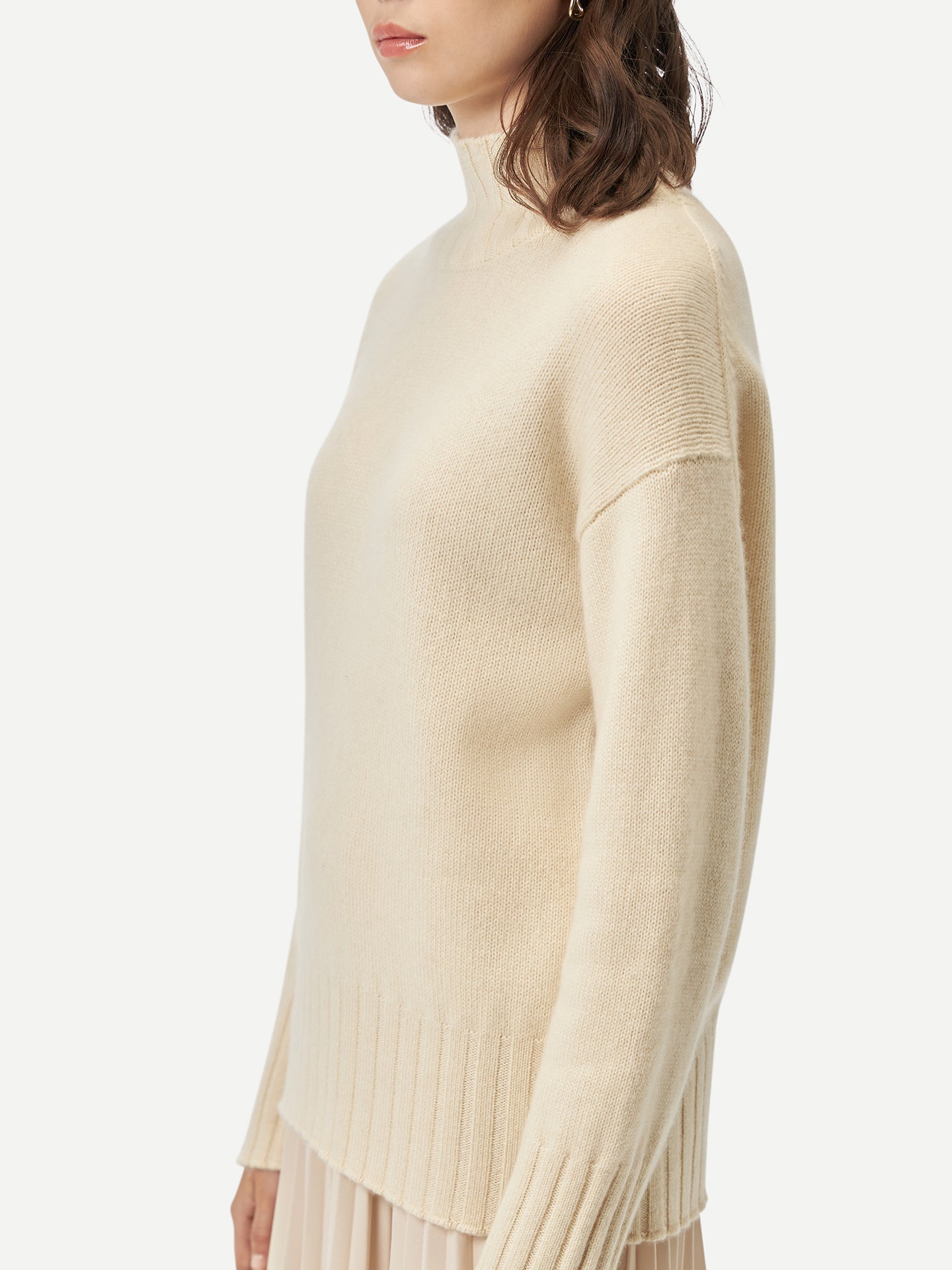 Women's Organic Colour Relaxed-Fit Cashmere Turtleneck Off White - Gobi Cashmere
