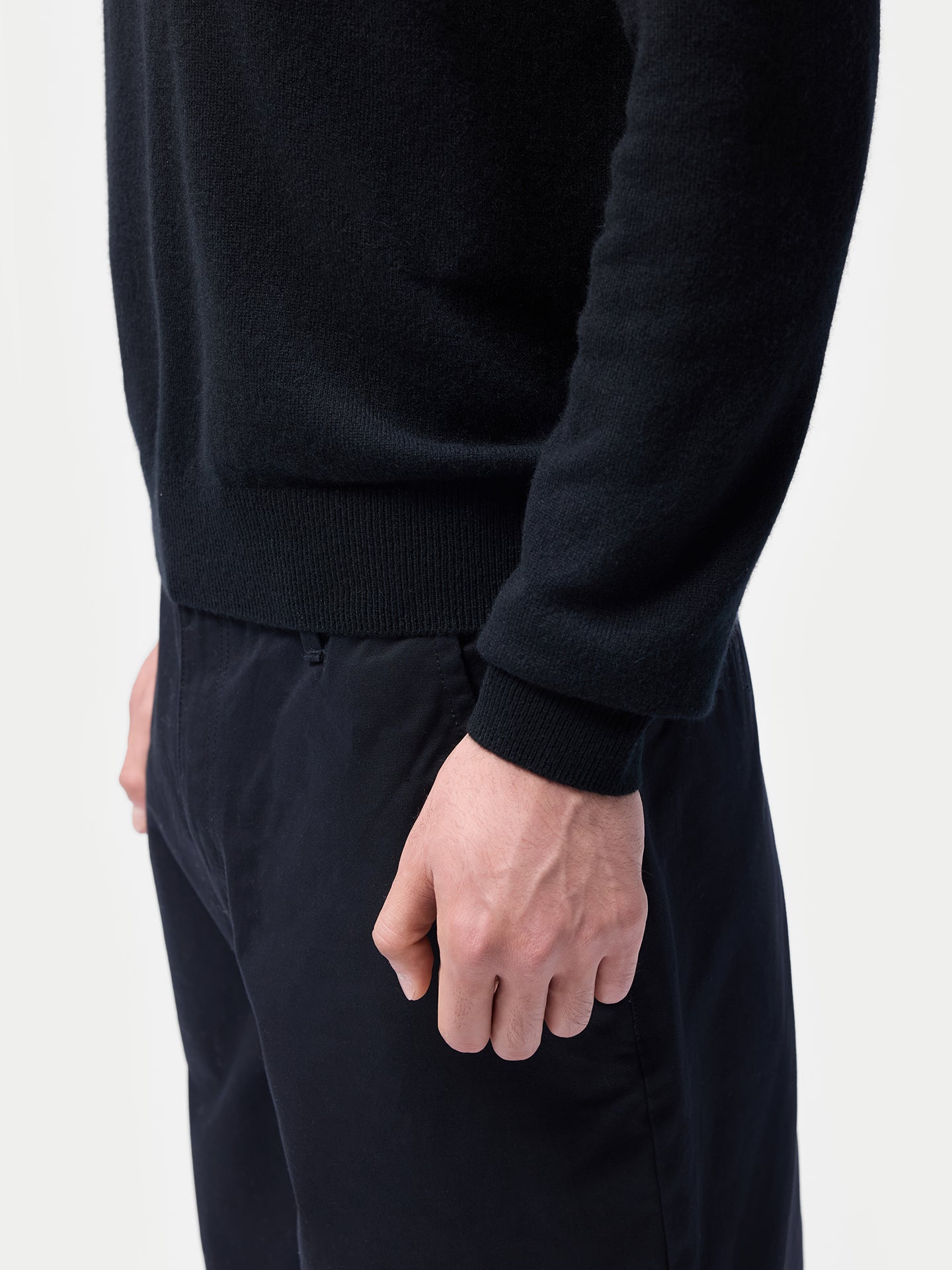 Základní kašmírový svetr s kulatým výstřihem