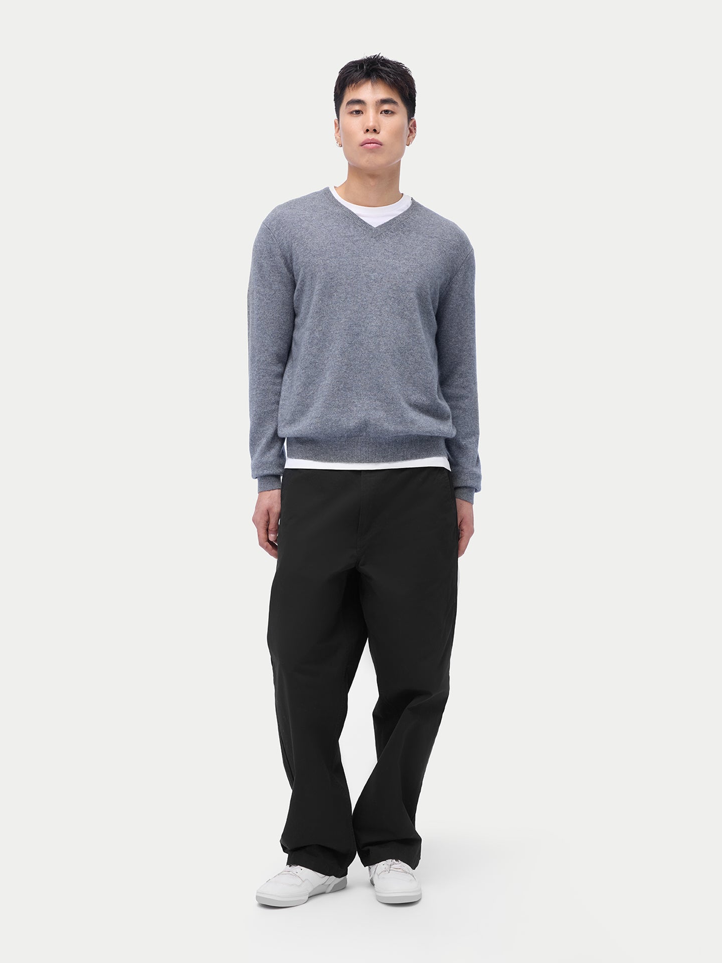 Essential V-Neck Cashmere Sweater
