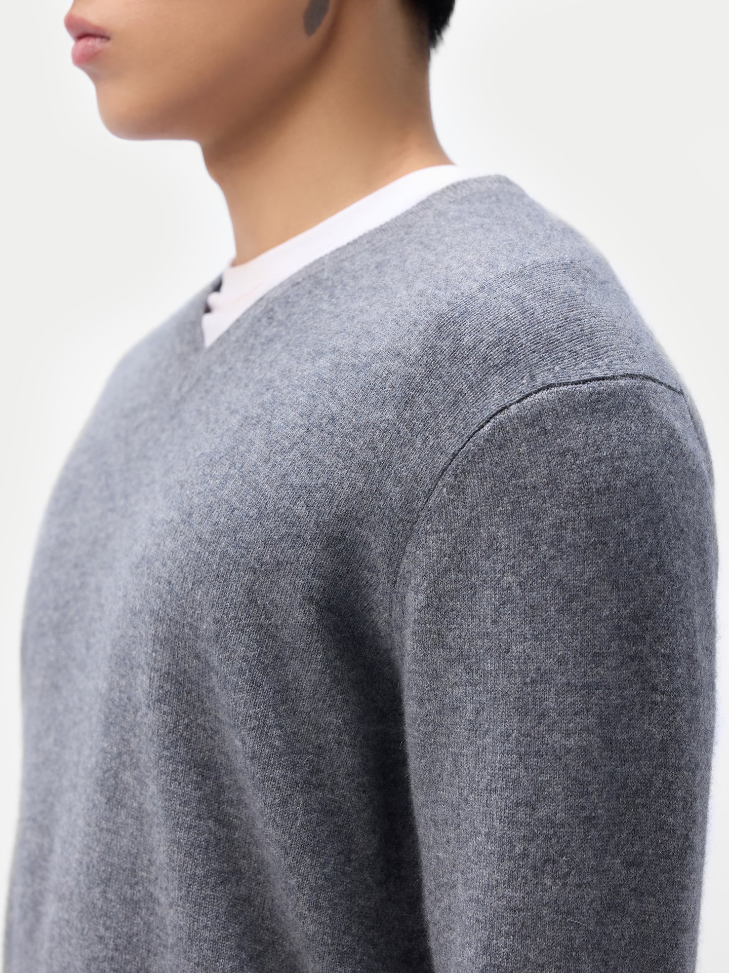 Essential V-Neck Cashmere Sweater