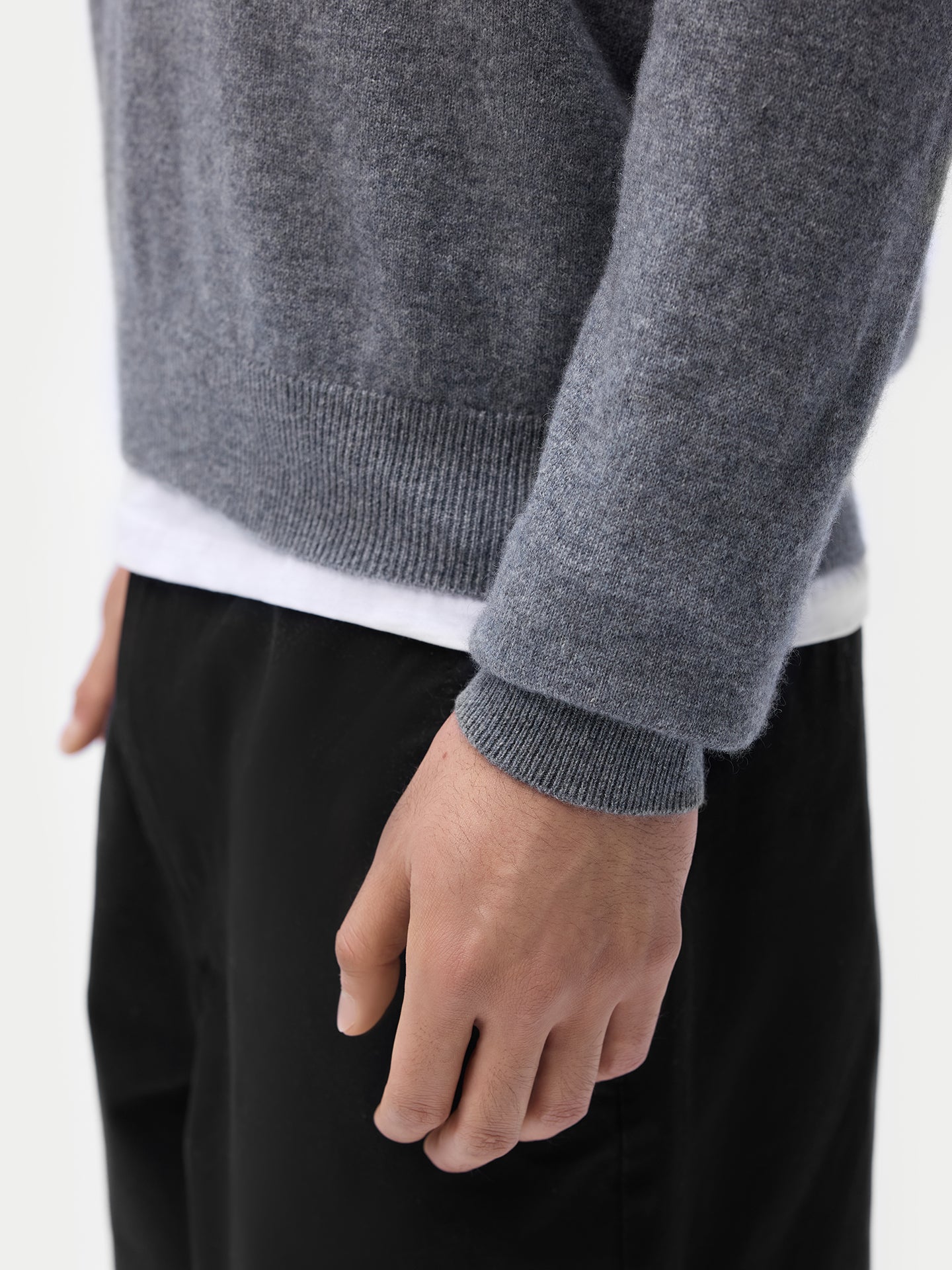 Essential V-Neck Cashmere Sweater
