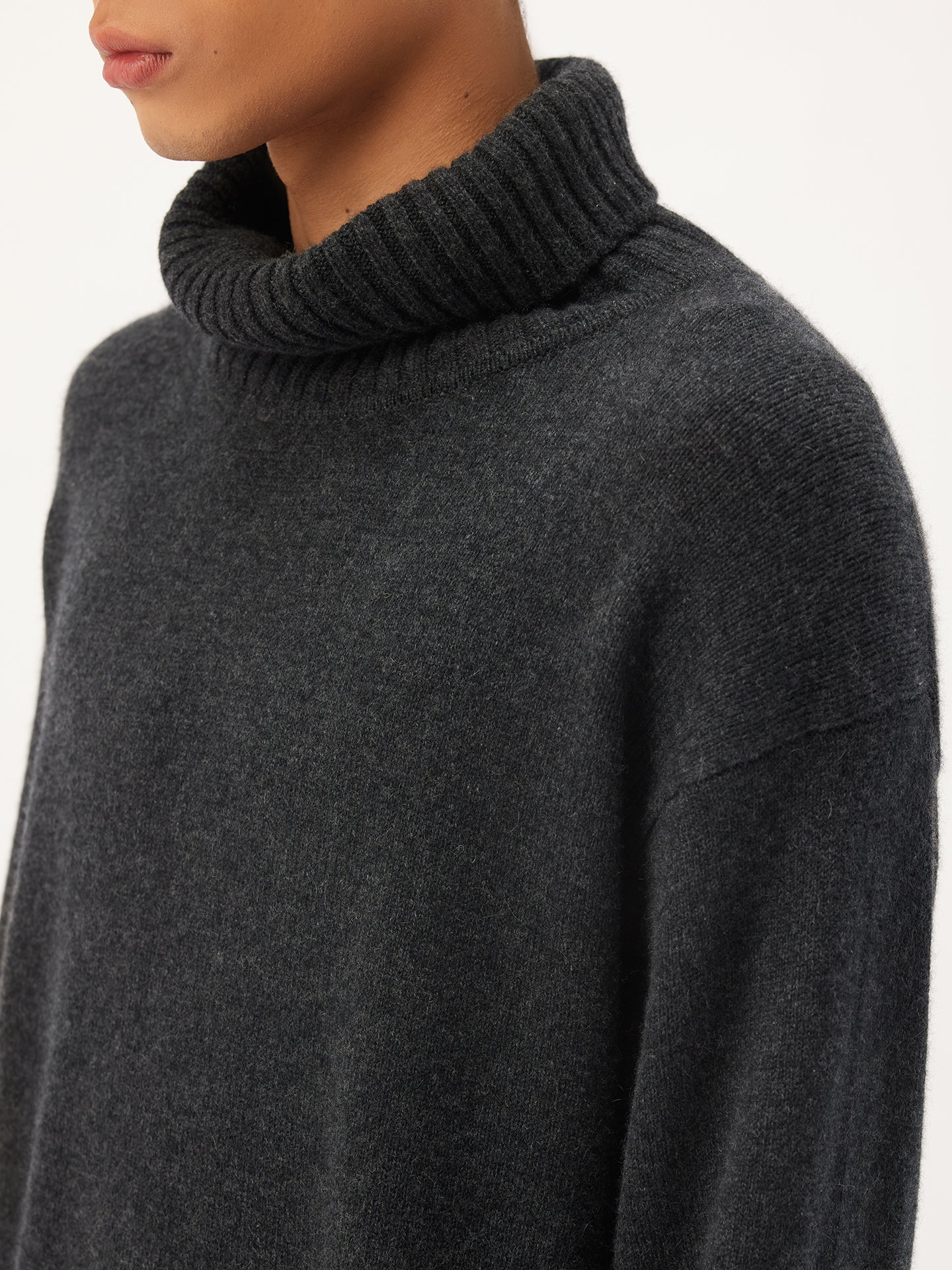 Men's Cashmere Turtleneck Charcoal - Gobi Cashmere