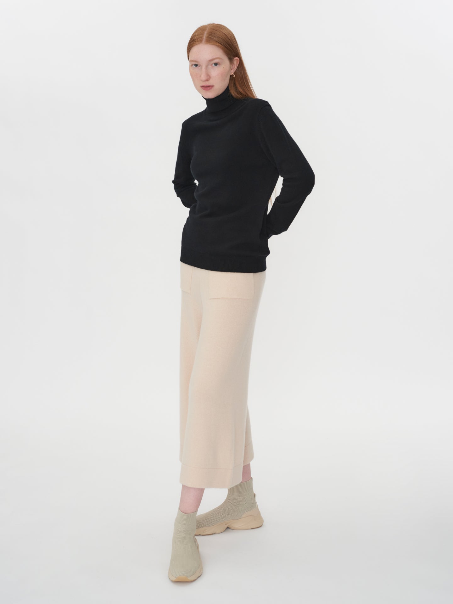 Women's Cashmere Basic Turtle Neck Sweater Black - Gobi Cashmere