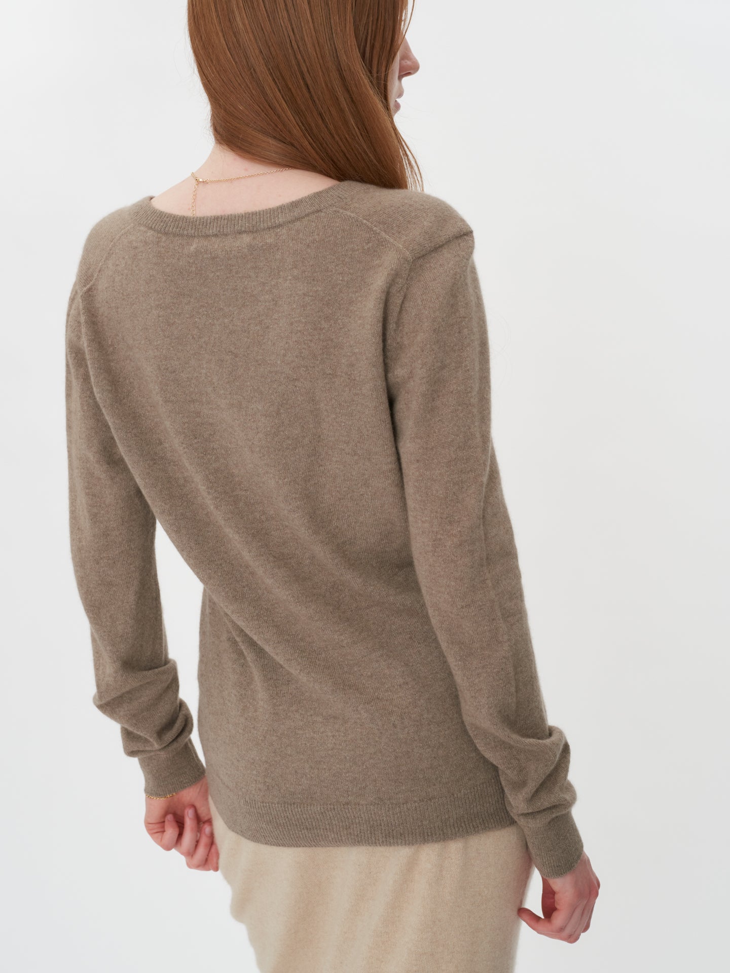 Women's Cashmere V-Neck Sweater Taupe- Gobi Cashmere