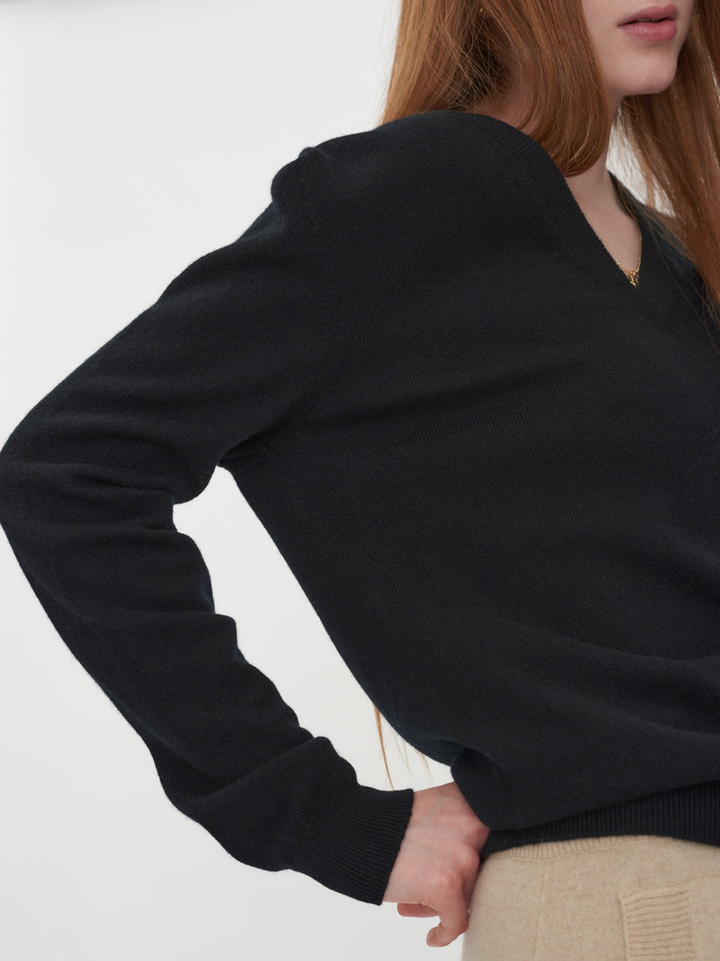 Women's Cashmere Basic V-Neck Sweater Black - Gobi Cashmere