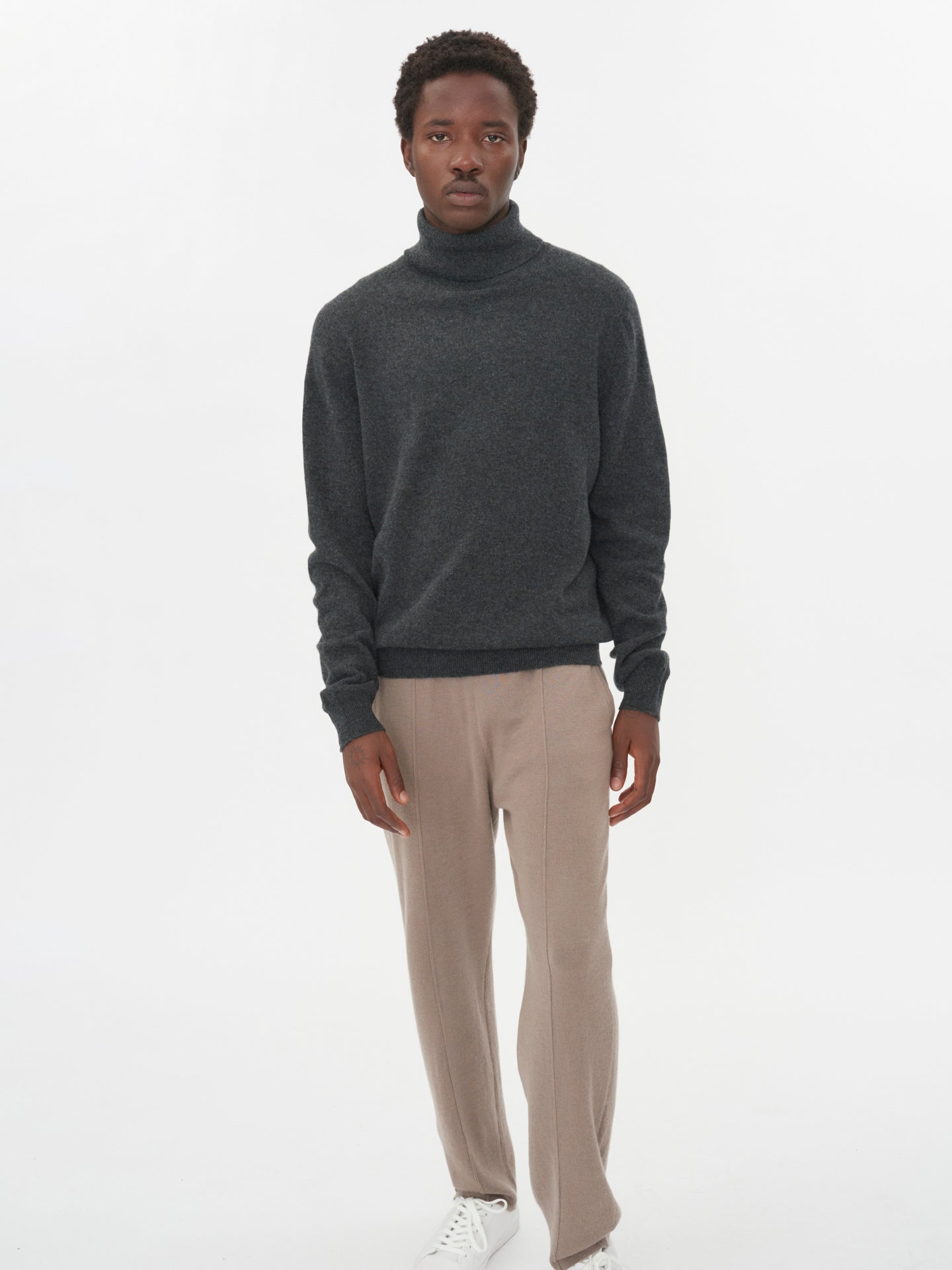 Men's Cashmere Basic Turtle Neck Sweater Charcoal- Gobi Cashmere