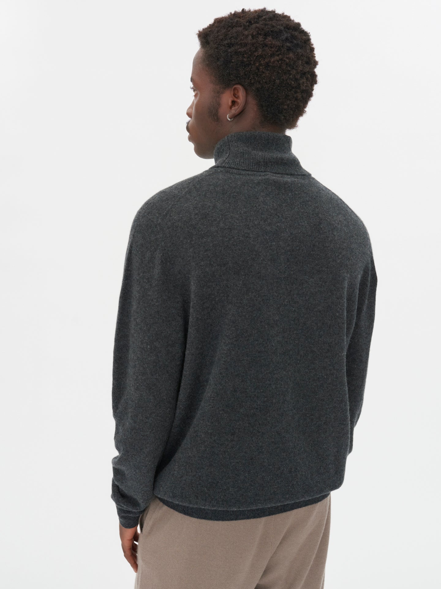 Men's Cashmere Basic Turtle Neck Sweater Charcoal- Gobi Cashmere