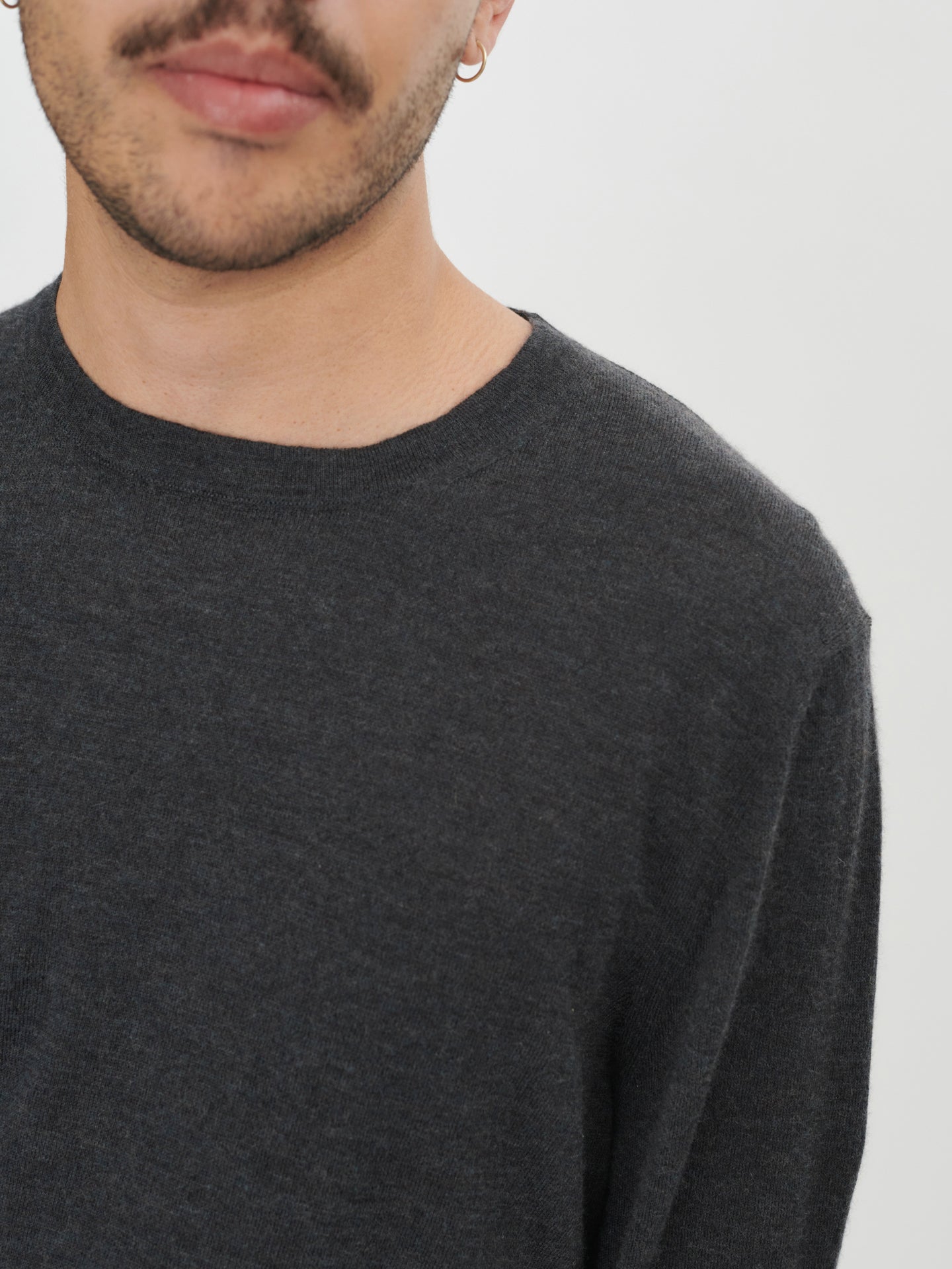 Men's Cashmere Silk Round Neck Charcoal - Gobi Cashmere 