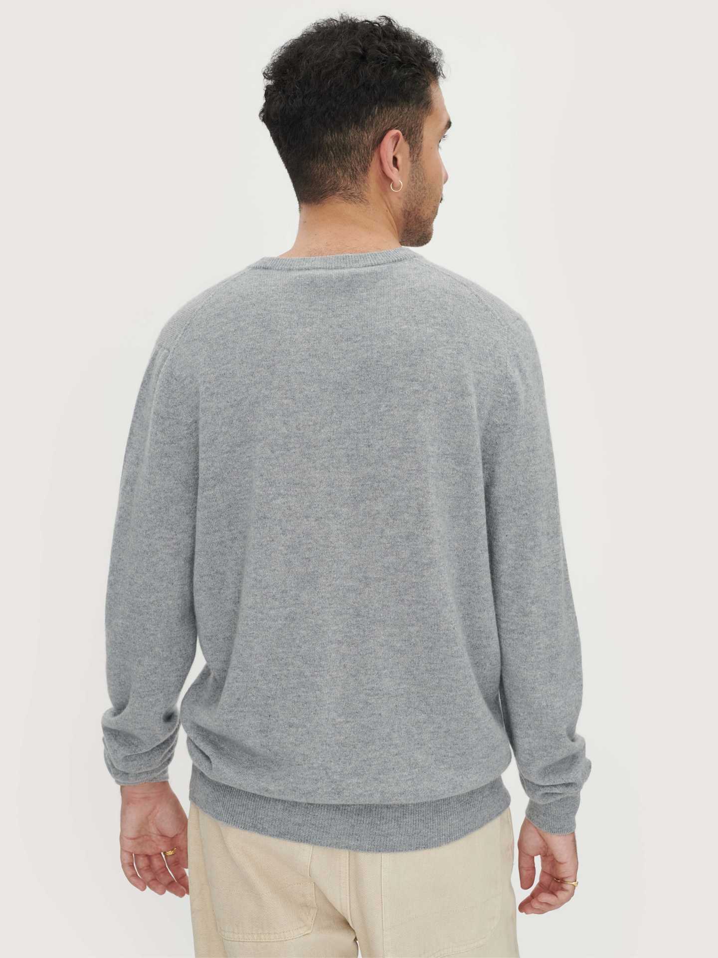 Men's Cashmere Basic V-Neck Sweater Vapor Blue - Gobi Cashmere