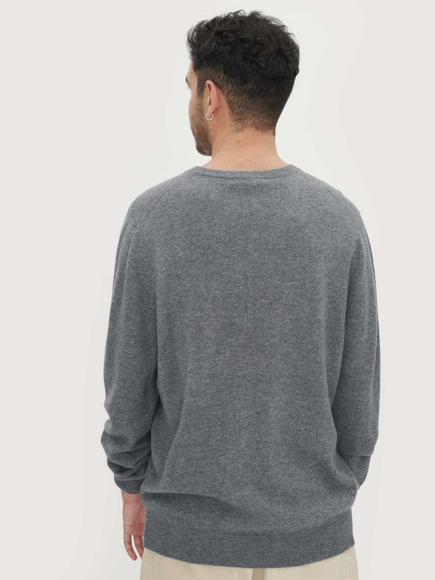 Men's Cashmere Basic V-Neck Sweater Dim Gray - Gobi Cashmere
