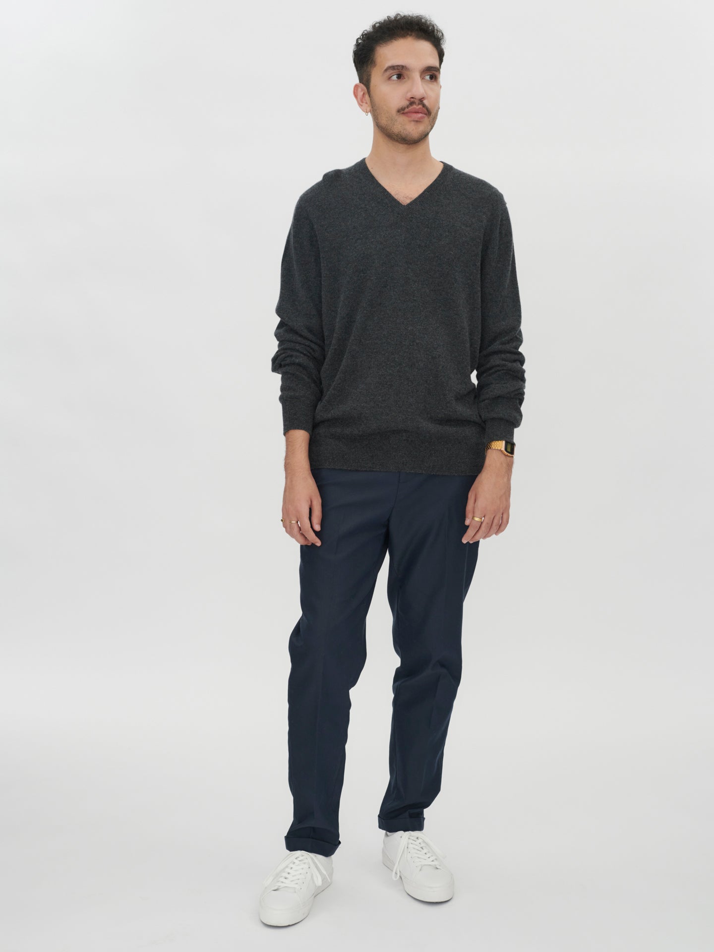 Men's Cashmere Basic V-Neck Sweater Charcoal - Gobi Cashmere