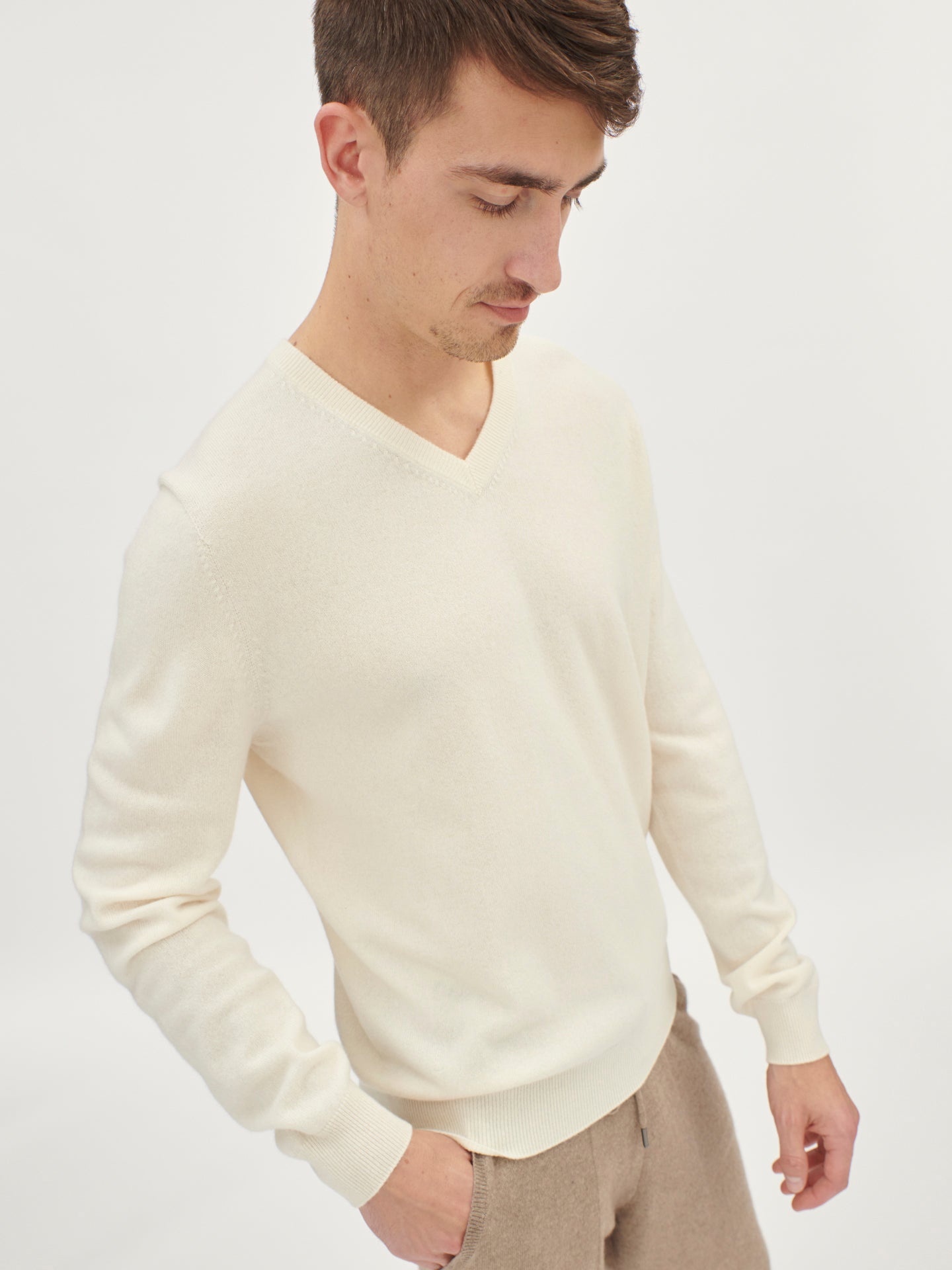 Men's Cashmere Basic V-Neck Sweater Marshmallow - Gobi Cashmere