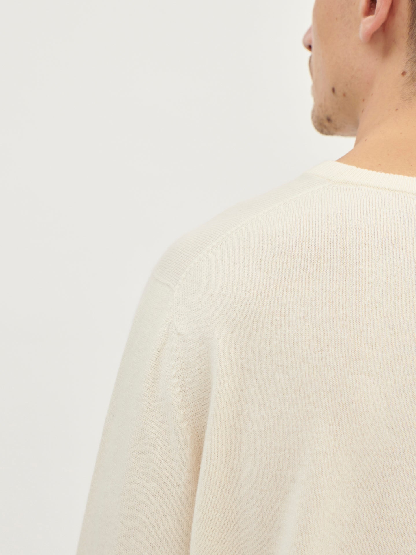 Men's Cashmere Basic V-Neck Sweater Marshmallow - Gobi Cashmere