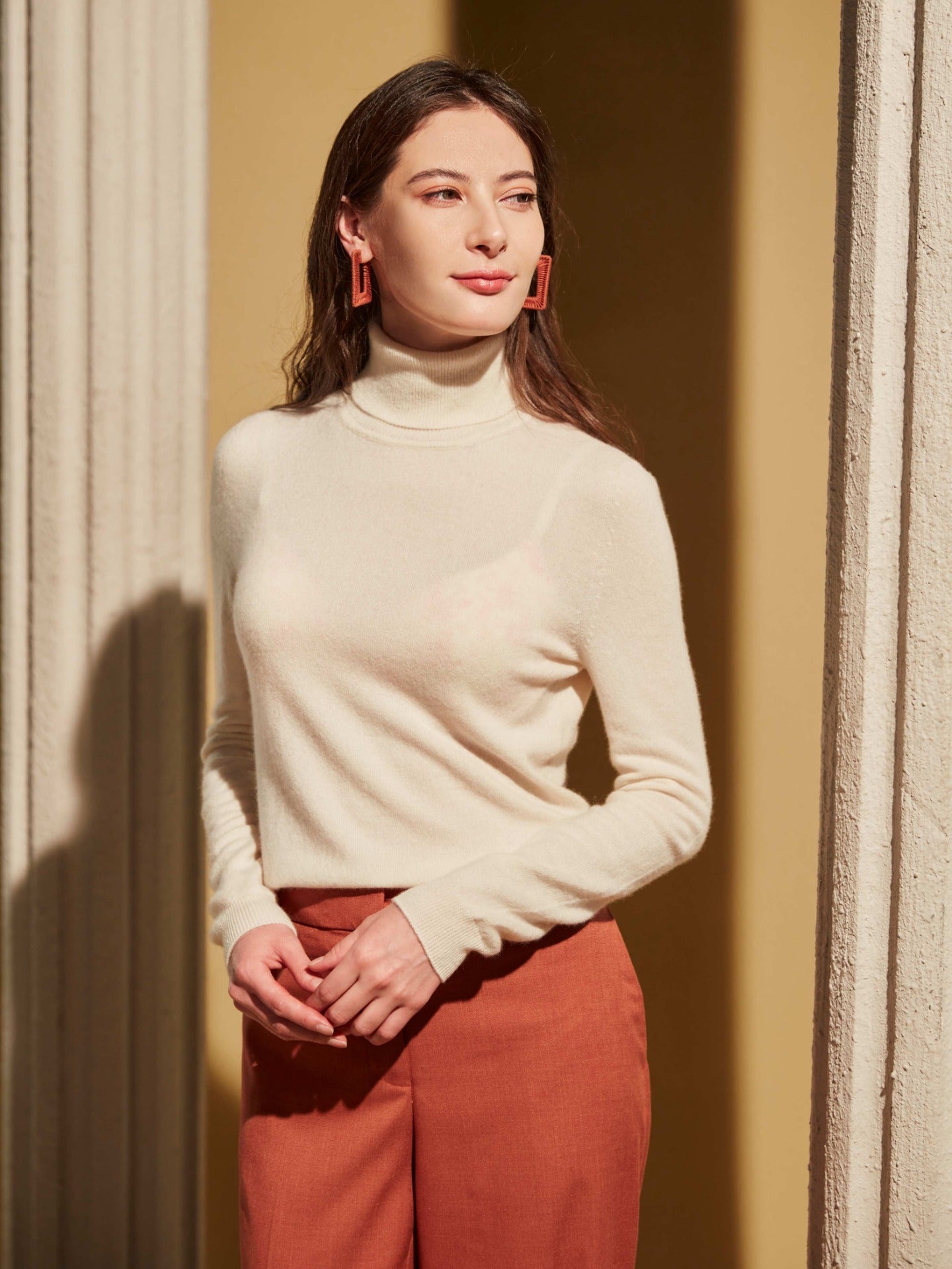 Women's Cashmere Turtleneck Marshmallow- Gobi Cashmere